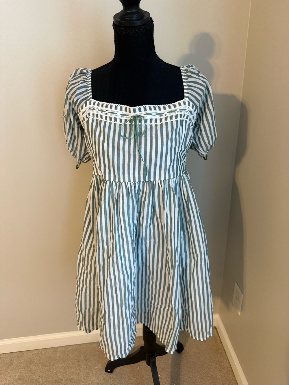 Abercrombie & Fitch Green and White Striped Puff-Sleeve Sundress